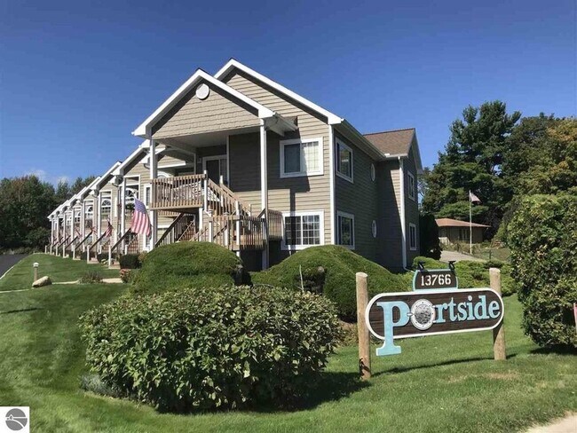 13766 S W Bay Shore Dr in Traverse City, MI - Building Photo - Building Photo