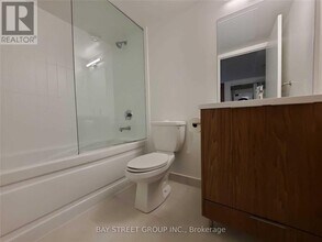 60-2560 Shuter St in Toronto, ON - Building Photo - Building Photo