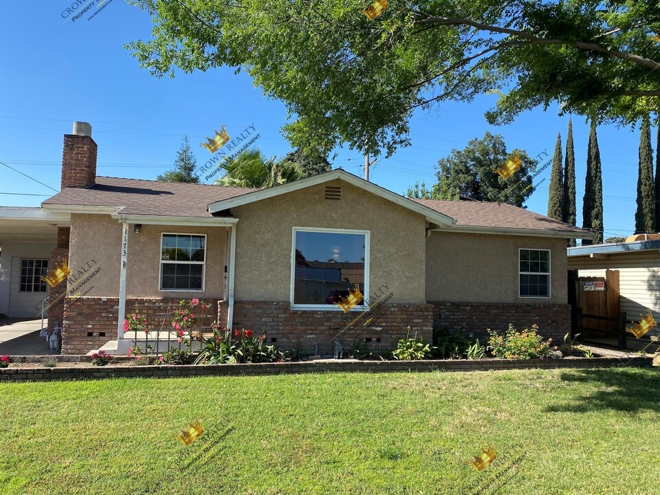 1173 E Sierra Ave in Tulare, CA - Building Photo