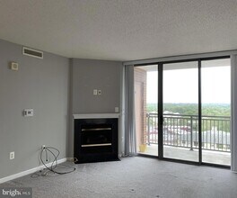 11710 Old Georgetown Rd, Unit 1012 in North Bethesda, MD - Building Photo - Building Photo
