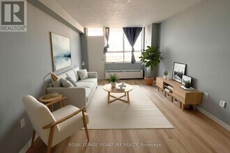 200 Lotherton Pathway in Toronto, ON - Building Photo - Building Photo