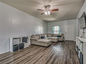 1912 Autumn Way in Mustang, OK - Building Photo - Building Photo