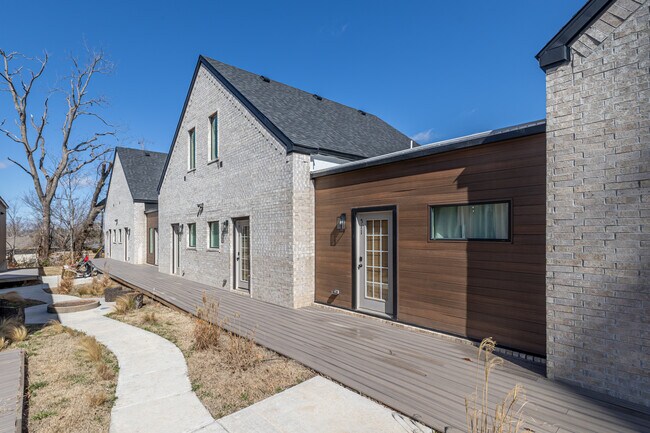 510 N 8th St in Rogers, AR - Building Photo - Building Photo