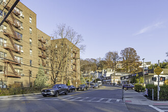 464 McLean Ave in Yonkers, NY - Building Photo - Building Photo