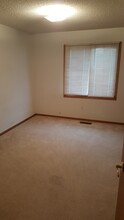 1308 Koestner St, Unit Apt 2 in Burlington, IA - Building Photo - Building Photo