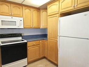 3219 Via Carrizo, Unit B in Laguna Woods, CA - Foto de edificio - Building Photo