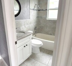 214 Columbia Dr in Tampa, FL - Building Photo - Building Photo