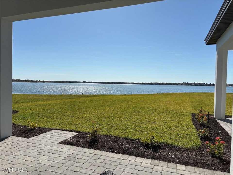 11251 Venetian Lagoon Dr in Ft. Myers, FL - Building Photo