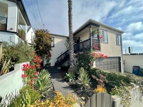 820 9th St, Unit OPEN HOUSE SAT SUN 10-12 in Hermosa Beach, CA - Building Photo - Building Photo