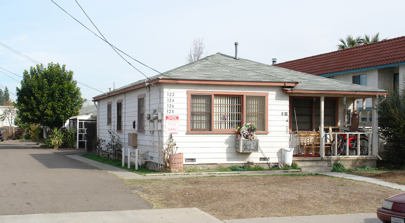 320-328 W Park Ave in El Cajon, CA - Building Photo