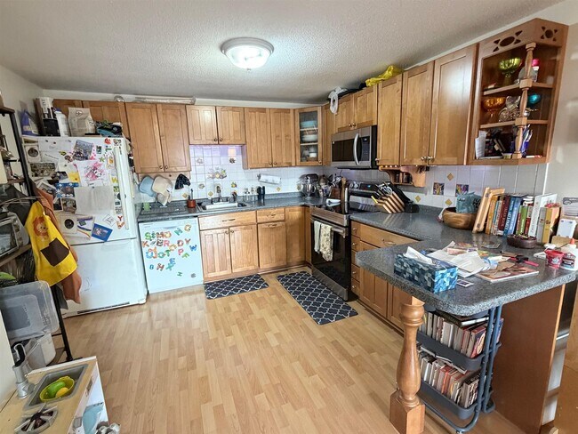 94 Beacon St, Unit 35 in Somerville, MA - Foto de edificio - Building Photo