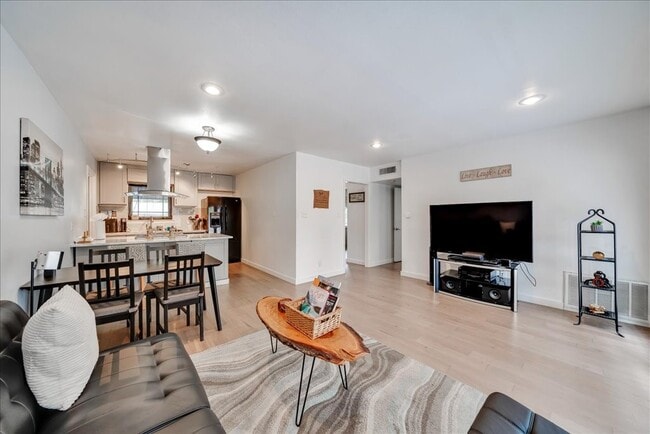 8001 Briarwood Ln in Austin, TX - Building Photo - Building Photo