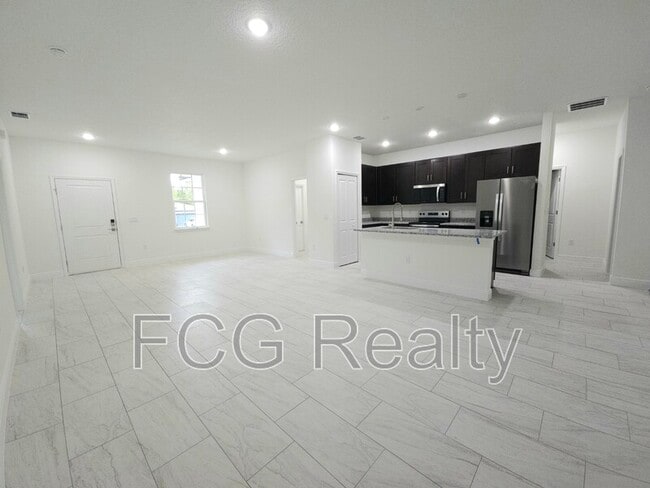 7968 N Hillview Cir in Citrus Springs, FL - Building Photo - Building Photo