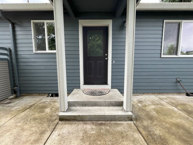 6021 SE 48th Av in Portland, OR - Building Photo - Building Photo
