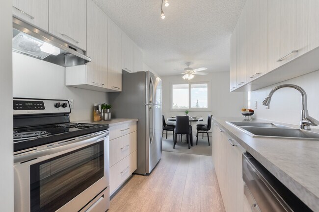 Cambrian Place in Edmonton, AB - Building Photo - Building Photo