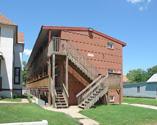 5Eleven Apartments in Topeka, KS - Building Photo - Building Photo