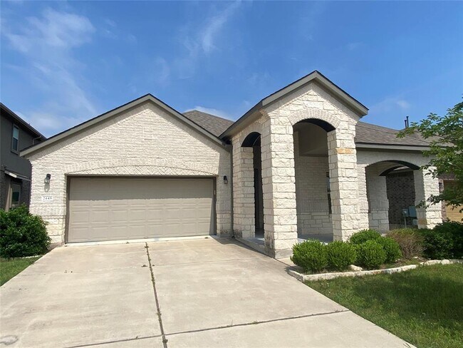 2448 Lyla Ln