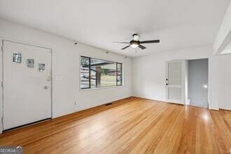 2562 Farley St in East Point, GA - Building Photo - Building Photo