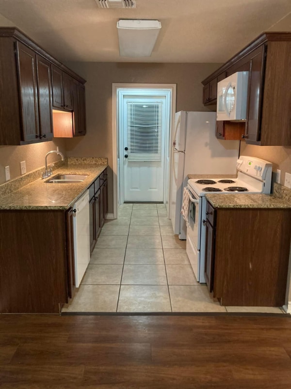 119 Circle Ct in Pleasanton, TX - Building Photo - Building Photo
