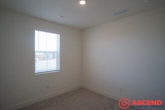 14307 Shady Tree Ct in Bakersfield, CA - Building Photo - Building Photo