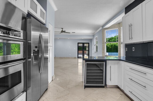 9261 SW 174th St in Palmetto Bay, FL - Building Photo - Building Photo