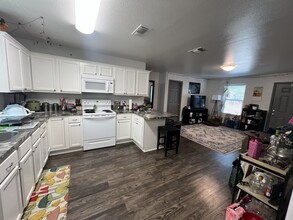 1311 Garner St, Unit 201 in Nacogdoches, TX - Foto de edificio - Building Photo