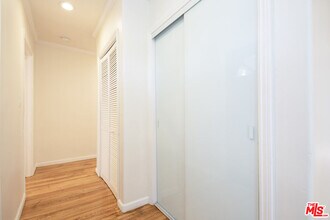 4216 W Victory Blvd in Burbank, CA - Building Photo - Building Photo