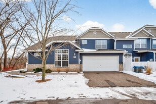 475 Hickory Ln N in Oakdale, MN - Building Photo