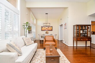 9610 Fairdale Ln in Houston, TX - Building Photo - Building Photo
