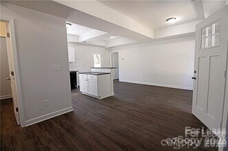 7924 E Lane Dr in Charlotte, NC - Foto de edificio - Building Photo