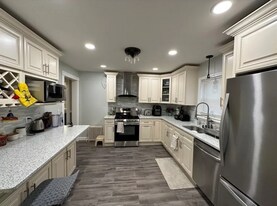 132 George St, Unit 1 in Medford, MA - Building Photo