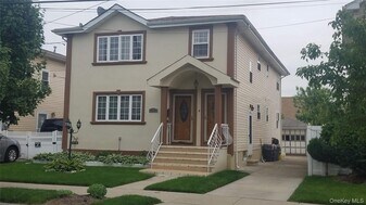 257-40 148th Rd in Queens, NY - Building Photo