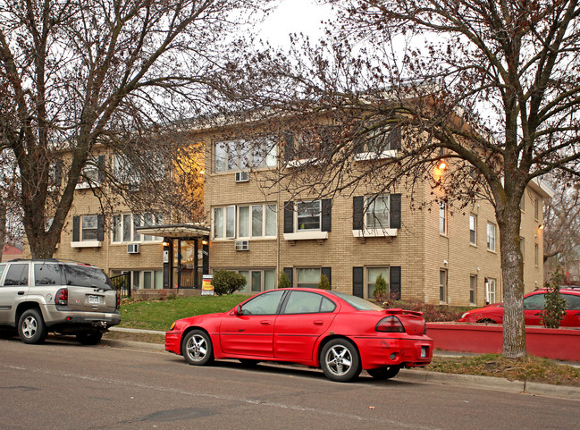 1351 Conway in St. Paul, MN - Building Photo - Building Photo