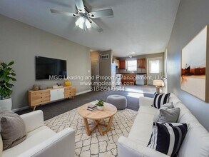 816 NE Westwind Ln in Lee's Summit, MO - Building Photo - Building Photo