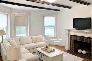 157 Thorndike St, Unit 1 in Brookline, MA - Building Photo