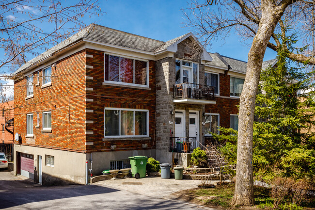 5912 Dolbeau St in Montréal, QC - Building Photo - Building Photo