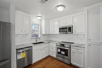 202 Sylvester Rd photo'