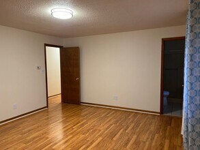 496 Dogwood Rd in Orange, CT - Foto de edificio - Building Photo