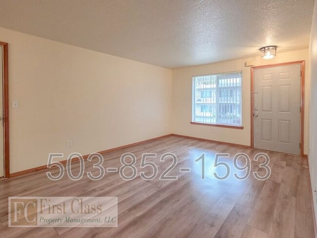 2226 19th Ave in Forest Grove, OR - Foto de edificio - Building Photo