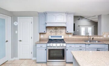 2329 Grisell Dr in Laredo, TX - Building Photo - Building Photo