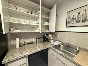 3660 NE 166th St in Miami, FL - Building Photo - Building Photo