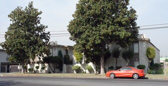 California Apartments in Riverside, CA - Building Photo