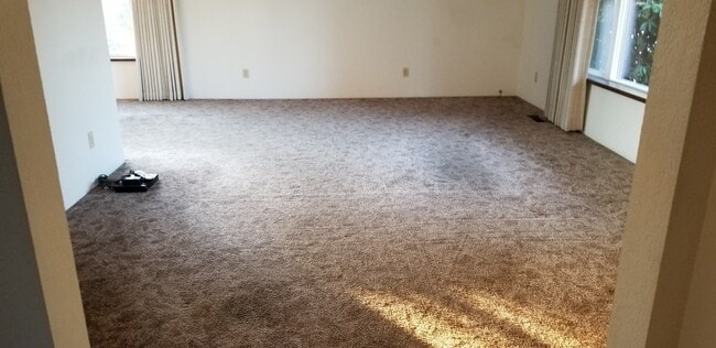 437 Indian Ln in Myrtle Creek, OR - Building Photo - Building Photo