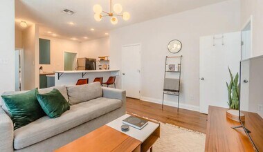 1704 S Akard St in Dallas, TX - Building Photo - Building Photo