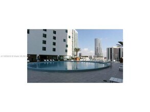 55 SE 6th St in Miami, FL - Foto de edificio - Building Photo