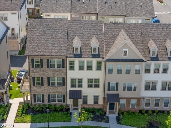 17 Gala Ct in Livingston, NJ - Building Photo - Building Photo