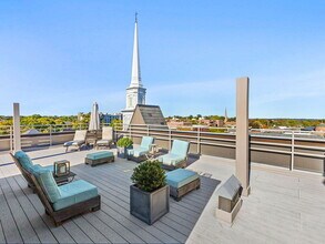 4 Lafayette Ct in Greenwich, CT - Building Photo - Building Photo