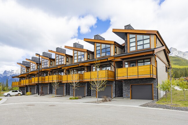 410 Riva Hts in Canmore, AB - Building Photo - Building Photo