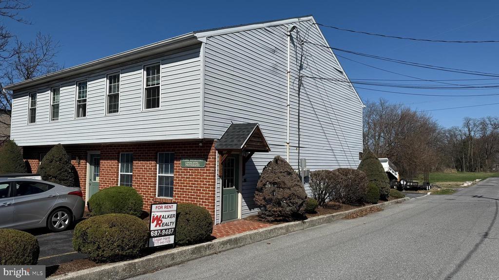 17 E Front St in Shiremanstown, PA - Building Photo
