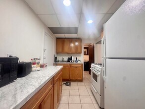 384 Riverway, Unit B in Boston, MA - Building Photo - Building Photo